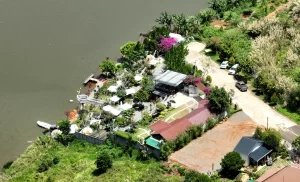 quan ca phe nguyen can bo toa anlam dong khanh hong 1741702282569