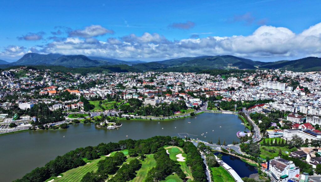 Lâm Đồng chuyển mình mạnh mẽ: Khơi thông tiềm năng – Đón làn sóng đầu tư mới 22 z6540174631561 6b55d72d4fc4560d0ccd94c36c83526c 20250425134112